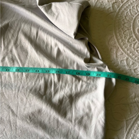 ARITIZA Babaton
Shoulder Pad Tank SIZE XS‎  100% cotton neutral elevated basic - Picture 7 of 7